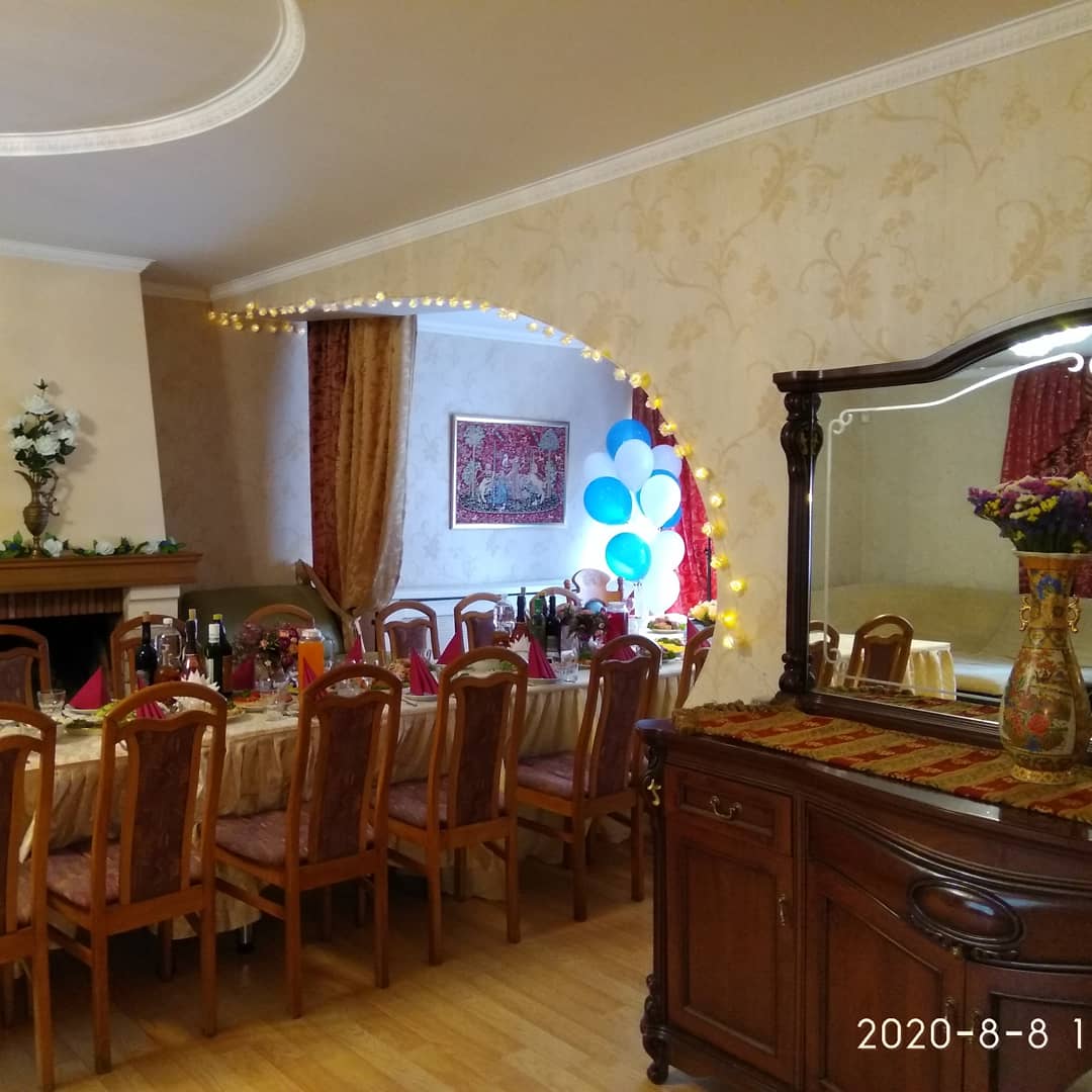 Аренда коттеджа на 8 марта. Снять коттедж под Минском с банкетным залом